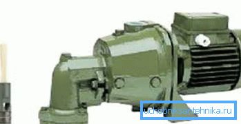Centrifugalna samosesalna črpalka z zunanjim izmetalom. Centrifugalna samosesalna črpalka z zunanjim izmetalom.