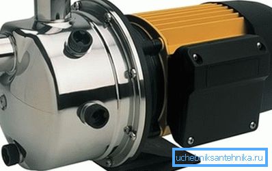 Centrifugalna samosesalna črpalka z vgrajenim izmetalom. Centrifugalna samosesalna črpalka z vgrajenim izmetalom.