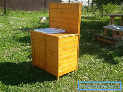 Tesnilnik pod umivalnikom države je narejen iz vseh razpoložljivih materialov: plošče, vezane plošče, plastične plošče itd.