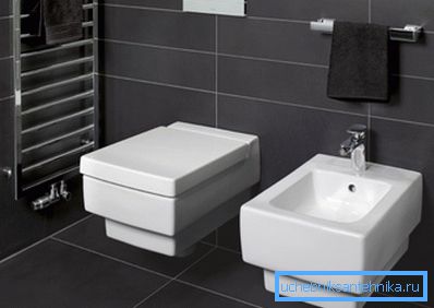 WC, nameščen na steni, bo pomagal ustvariti rafinirano notranjost v garderobi.