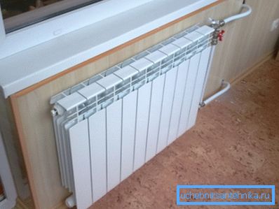 Vgradnja bimetalnega radiatorja z enostransko povezavo.