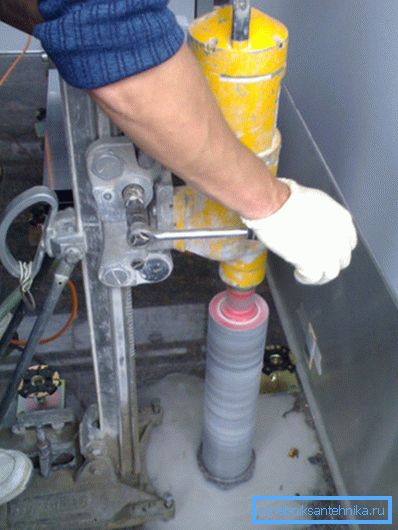 Namestitev za diamantni vrtalni beton. Namestitev za diamantni vrtalni beton.