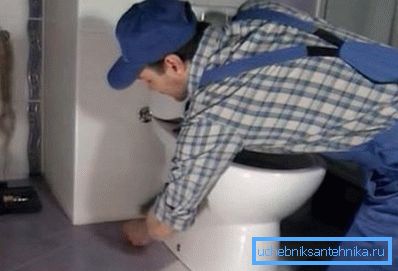 Namestitev keramične WC školjke Namestitev keramične WC školjke