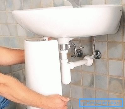 Namestitev na podstavek Namestitev na podstavek