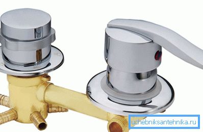 V tuš kabinah se uporabljajo vozlišča z radikalno drugačnim dizajnom. V tuš kabinah se uporabljajo vozlišča z radikalno drugačnim dizajnom.