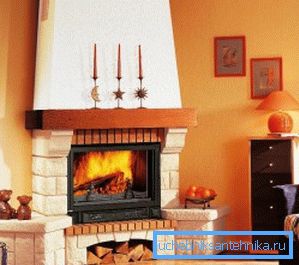 V nasprotju s kotelom je mogoče namestiti kamin v stanovanjskem območju.