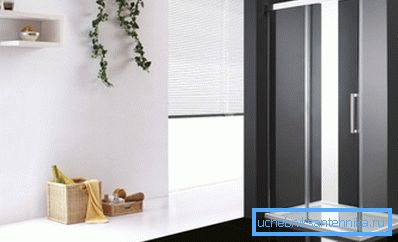 Soba ima tuš kotiček z nizko ponev 120x90 mm. Soba ima tuš kotiček z nizko ponev 120x90 mm.