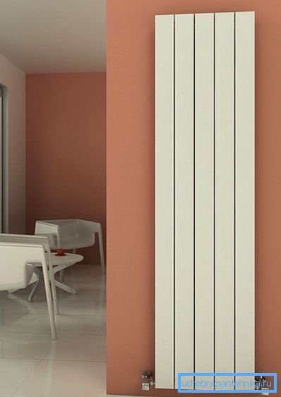 Vertikalni aluminijasti radiator Vertikalni aluminijasti radiator