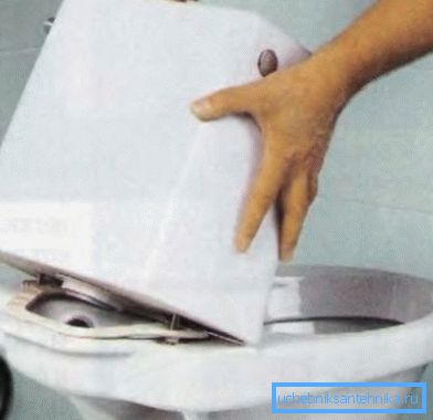 Najprej razstavite in se nato odločite, kako lepite WC školjko Najprej razstavite in se nato odločite, kako lepite WC školjko