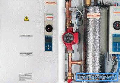 Videz in notranja zgradba tipičnega grelnega kotla, ki deluje z električno energijo Videz in notranja zgradba tipičnega grelnega kotla, ki deluje z električno energijo