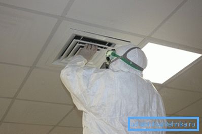 Vso delo je treba opraviti v posebnih zaščitnih oblekah in če obstajajo uporabna individualna sredstva za preprečevanje okužbe. Vso delo je treba opraviti v posebnih zaščitnih oblekah in če obstajajo uporabna individualna sredstva za preprečevanje okužbe.