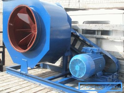 Visoko zmogljiv centrifugalni ventilator. Visoko zmogljiv centrifugalni ventilator.