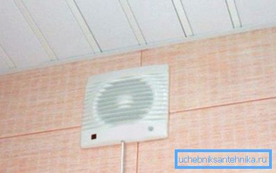Izpušna luknja z ventilatorjem Izpušna luknja z ventilatorjem