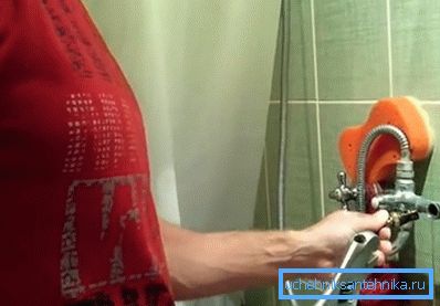 Zamenjava kranbuksy v mešalniku - demontaža Zamenjava kranbuksy v mešalniku - demontaža